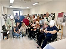 Návšteva seniorov a detí z jaslí v kultúrnom centre